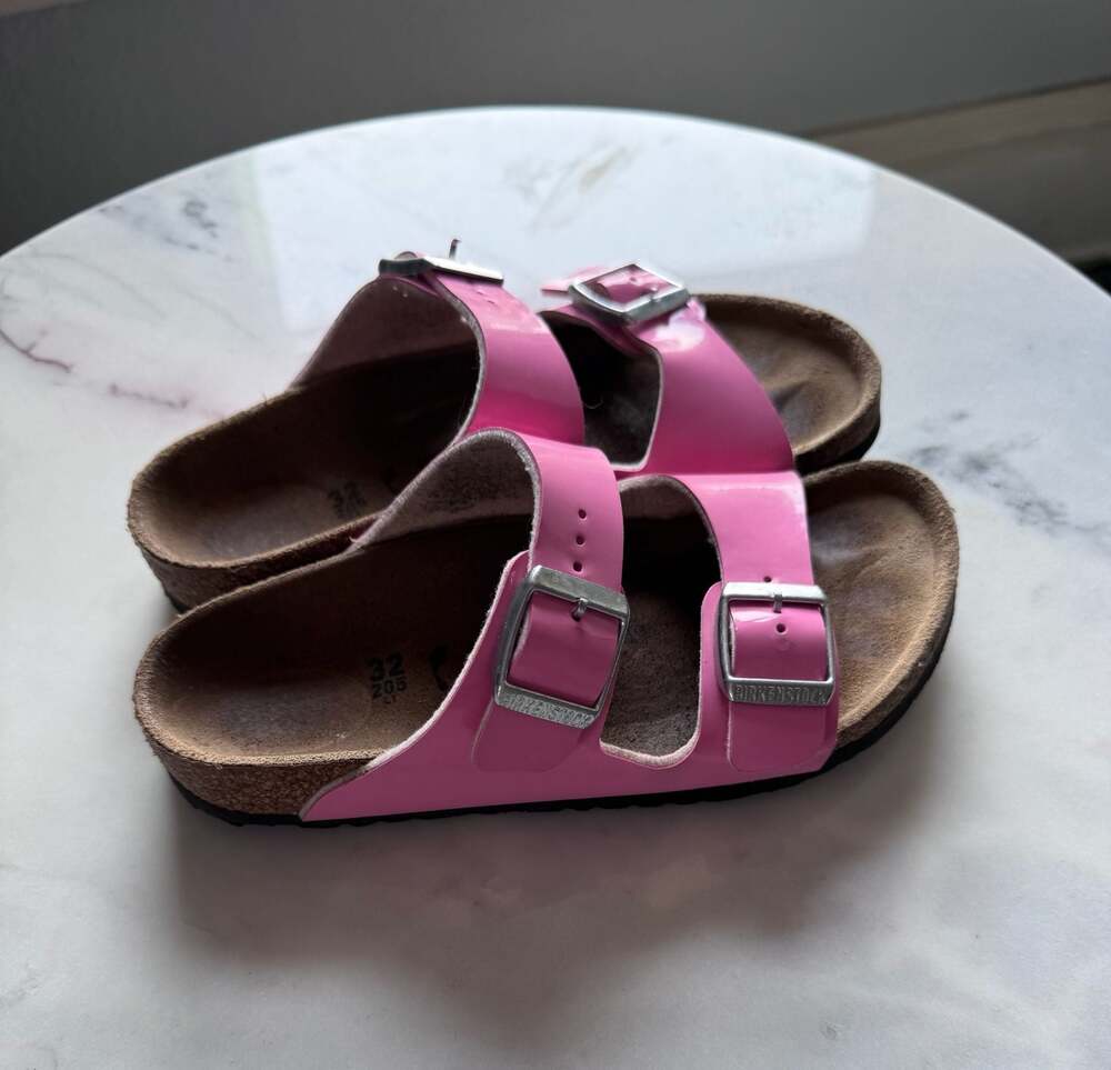 Birkenstock Arizona Kids Birko-Flor Patent Sandals in Fuchsia Tulip Pink 32 - Picture 7 of 11